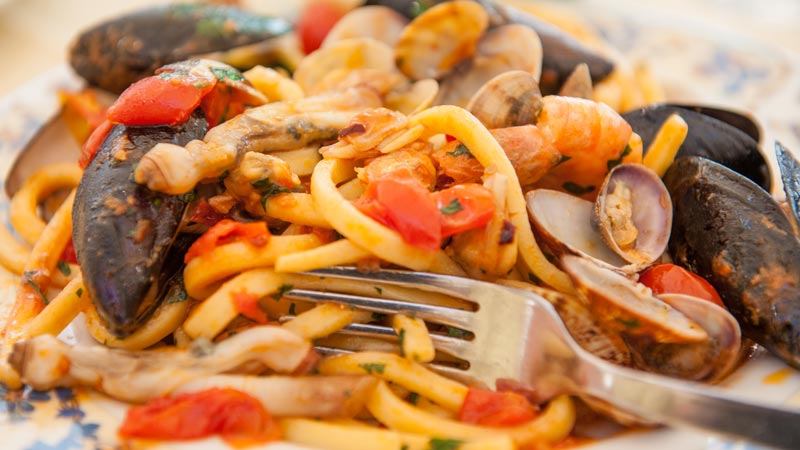 Come pulire cozze e vongole