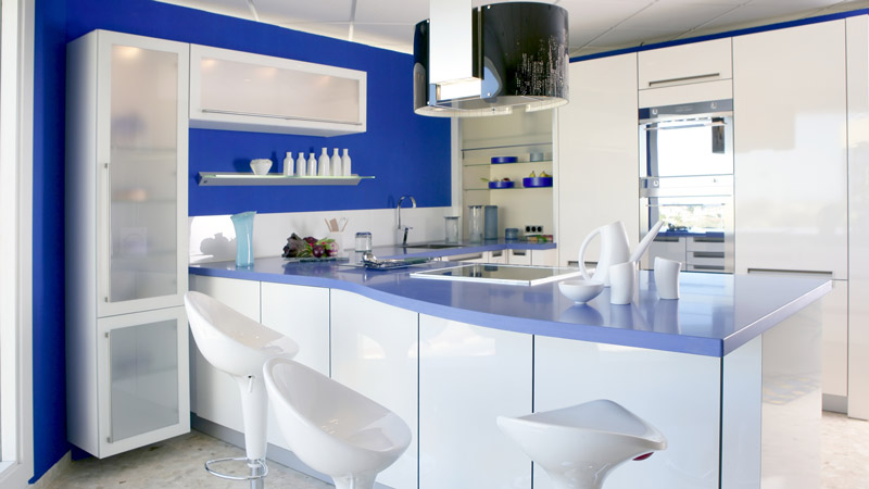Cucina blu: eleganza e versatilità