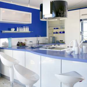 Cucina blu: eleganza e versatilità