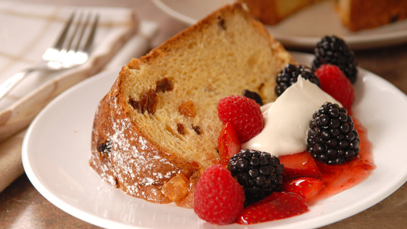 panettone con crema e frutti di bosco