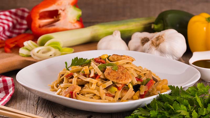 Bami goreng indonesiani