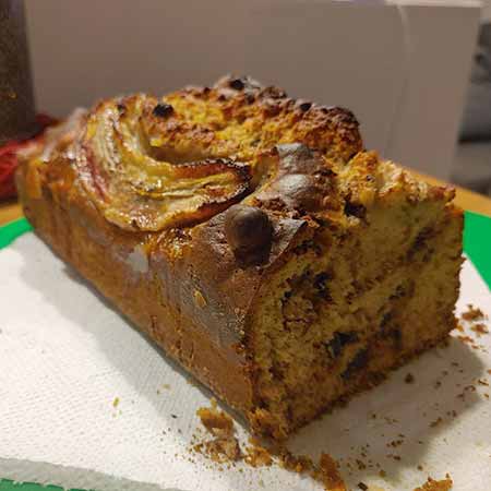 Banana bread con frutta secca e cioccolato vegan