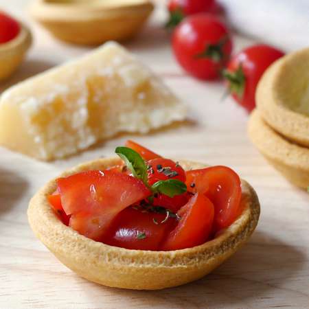 Barchette di pasta frolla salata con pomodorini