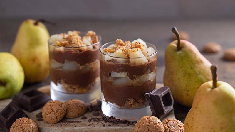 Bicchierini cioccolato, amaretti e pere