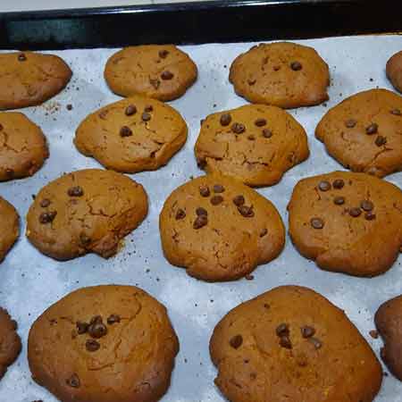 Biscotti al burro d'arachidi e gocce di cioccolato