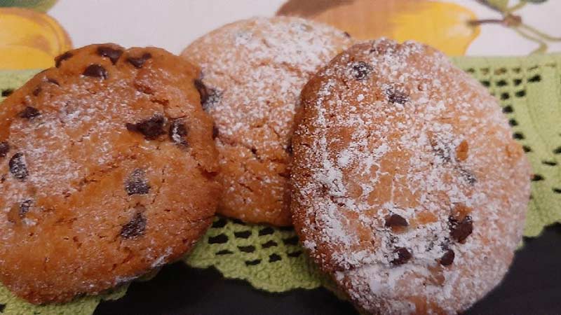 Biscotti al burro di arachidi e gocce di cioccolata