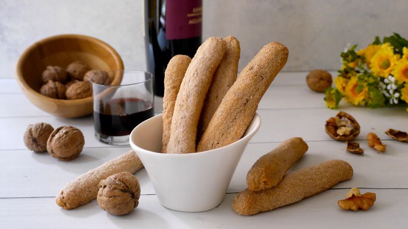 Biscotti al vino rosso e noci