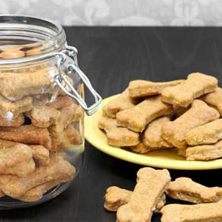 Biscotti alla frutta per cani