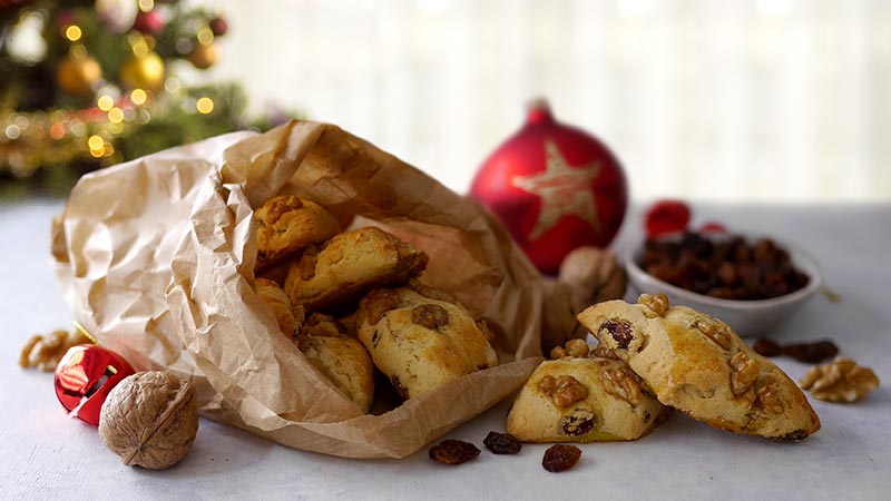 Biscotti alle noci e uvetta