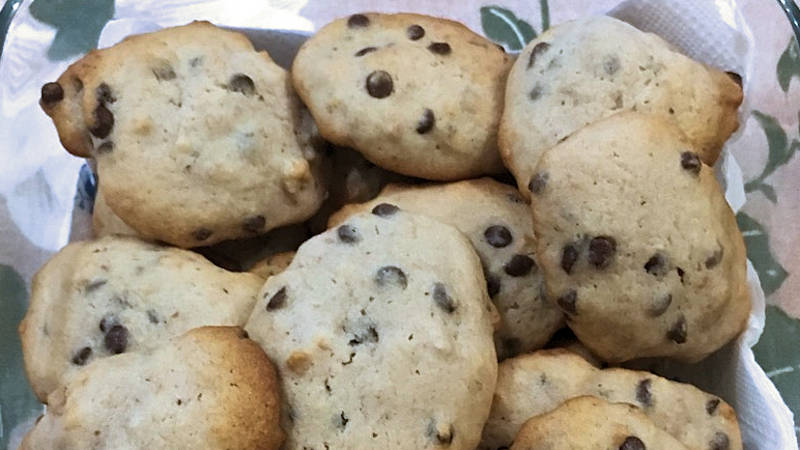 Biscotti banane noci e gocce di cioccolato