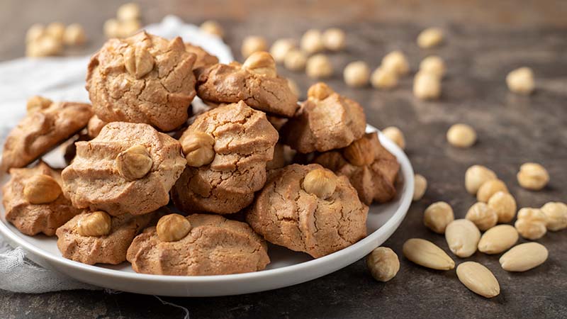 Biscotti di pasta di mandorle alla nocciola