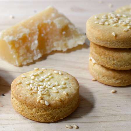 Biscotti di pasta frolla salata per aperitivi