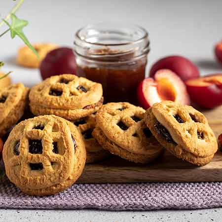 Biscotti integrali con marmellata di prugne