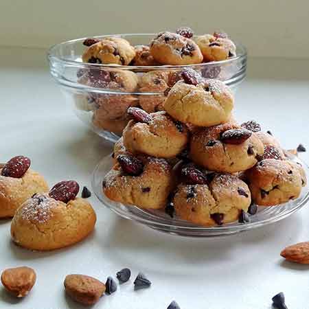 Biscotti mandorle e gocce di cioccolato