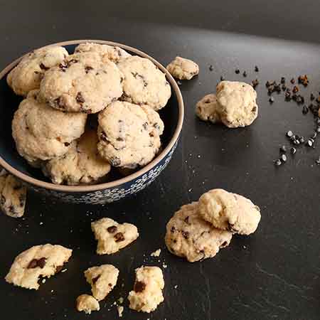 Biscotti rum e gocce di cioccolato