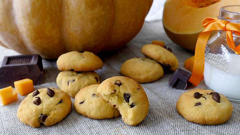 Biscotti zucca e gocce di cioccolato