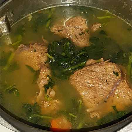 Brodo di carne con cicoria e pecorino