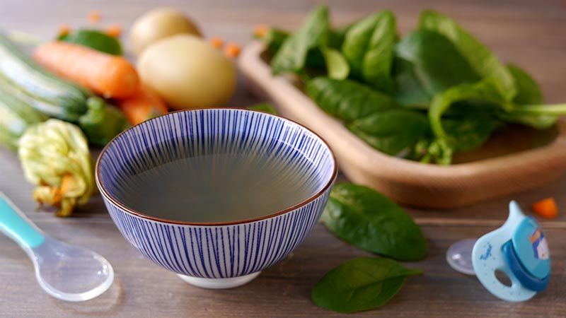 Brodo vegetale con spinaci