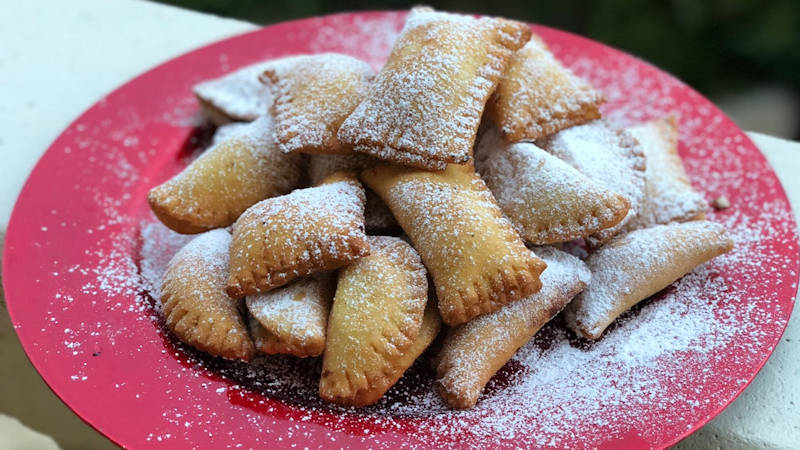 Calzoncelli di ricotta e gocce di cioccolato