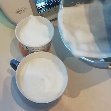 Cappuccino schiumoso senza lattosio