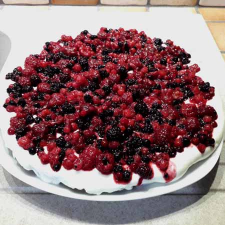 Cheesecake ai frutti di bosco e panna