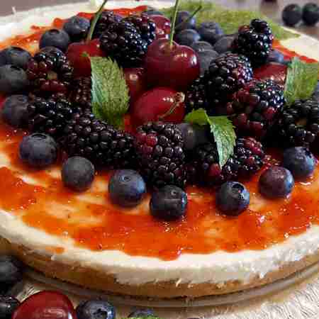 Cheesecake marmellata di fragole e frutti di bosco