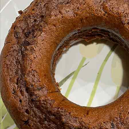 Ciambella al cacao e gocce di cioccolato