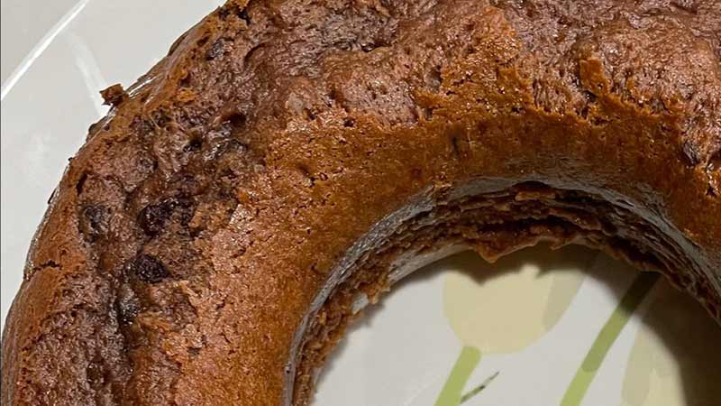 Ciambella al cacao e gocce di cioccolato