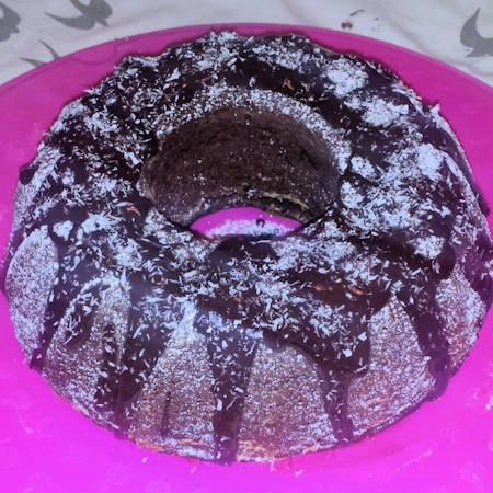 Ciambella al cioccolato senza lattosio e uova