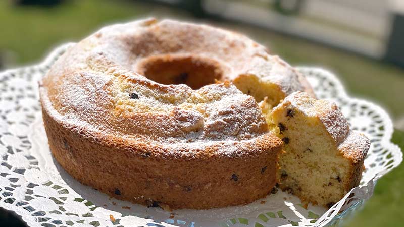 Ciambella al cocco e gocce di cioccolato