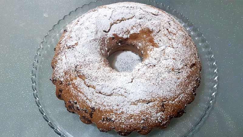 Ciambella al latte con gocce di cioccolato