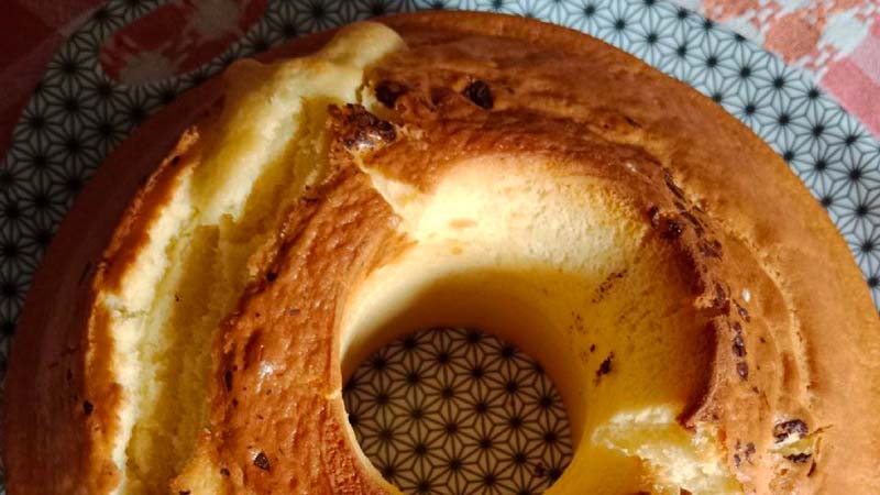 Ciambella allo yogurt, arancia e gocce di cioccolato