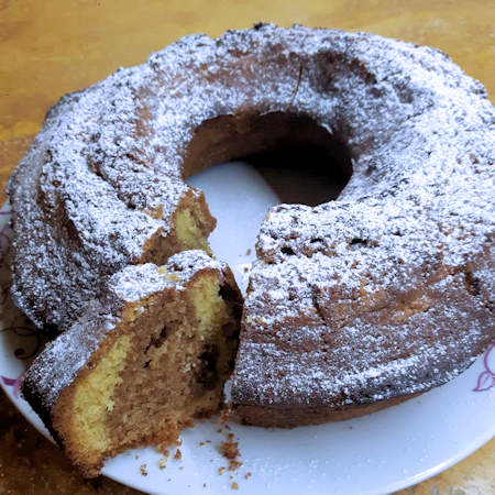 Ciambella marmorizzata al caffè e cioccolato