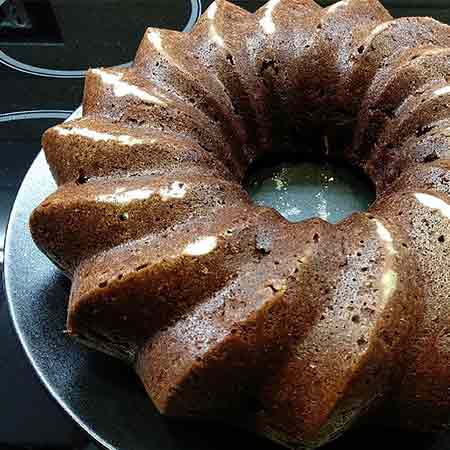 Ciambella pere, cioccolato e cannella