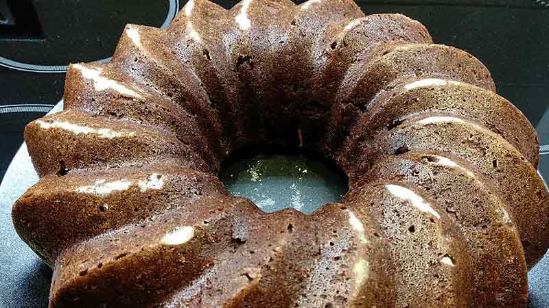 Ciambella pere, cioccolato e cannella