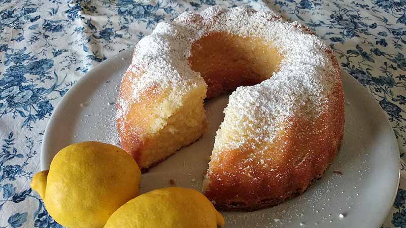 Ciambella soffice al limone e zenzero