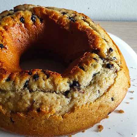 Ciambella soffice con gocce di cioccolato