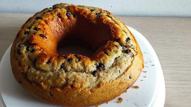 Ciambella soffice con gocce di cioccolato