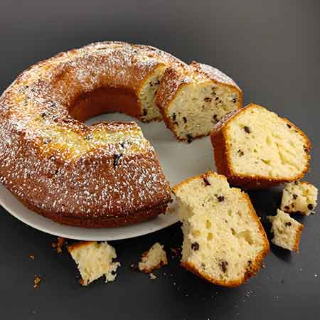 Ciambella yogurt, ricotta e gocce di cioccolato