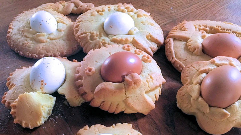 Ciambelle pasquali con uova