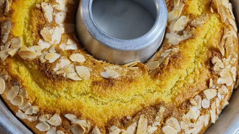 Ciambellone allo yogurt limone e mandorle