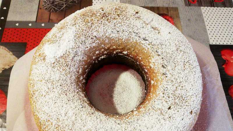 Ciambellone con farina di riso e scaglie di cioccolato