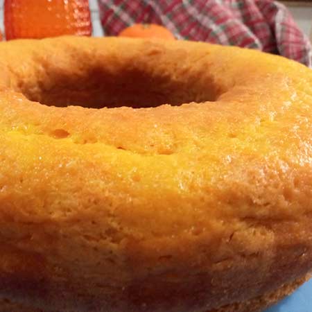 Ciambellone con salsa all'arancia