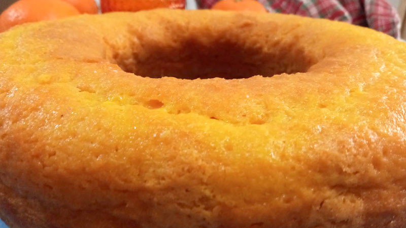 Ciambellone con salsa all'arancia