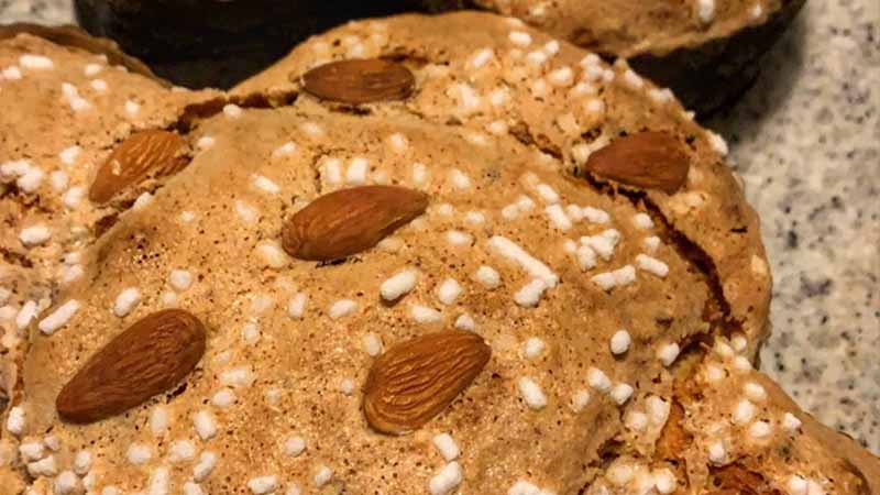 Colomba con cioccolato e glassa agli amaretti