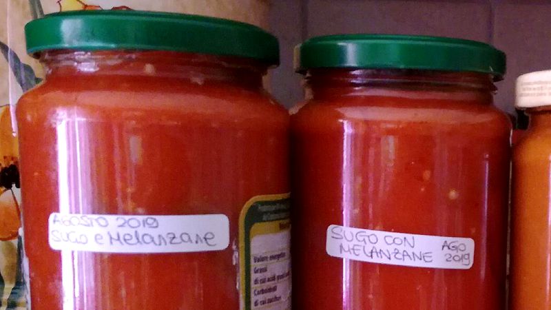 Conserva di sugo e melanzane