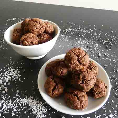 Cookies al cacao, cocco e gocce di cioccolato
