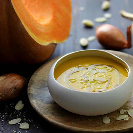 Crema di zucca con mandorle