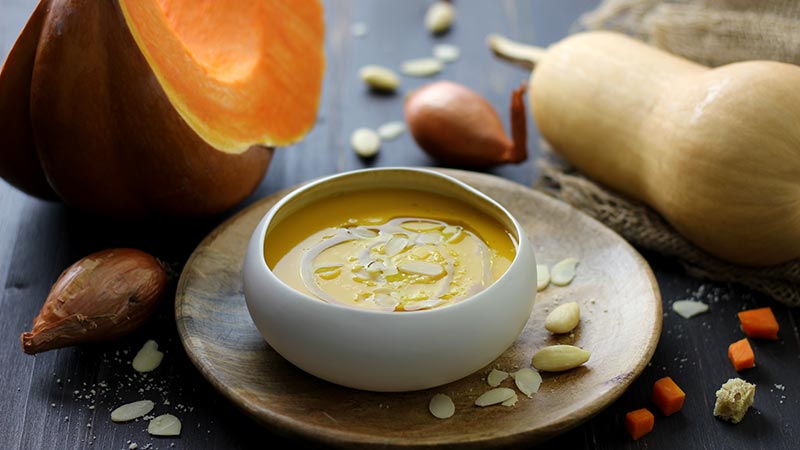 Crema di zucca con mandorle