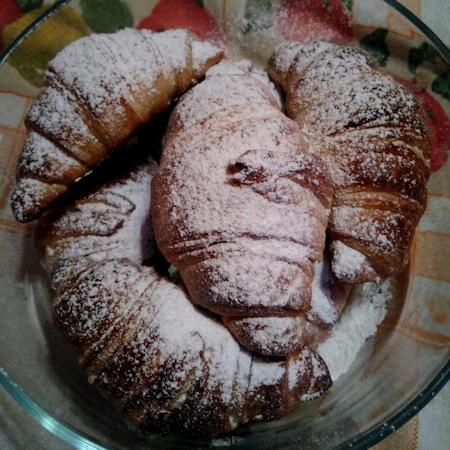 Croissant sfogliati con lievito madre